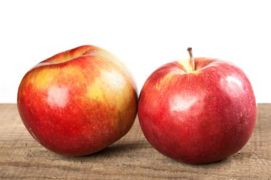 Olgun kırmızı elmalar