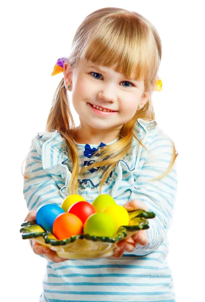 復活祭の卵のプレートと一緒に甘い少女 ロイヤリティフリーのストック写真