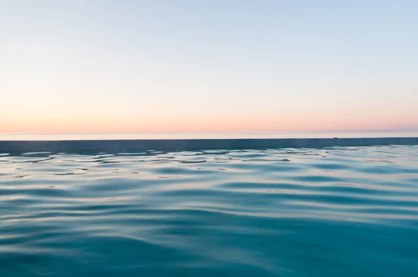 Alone, background, banner, beautiful, beauty, blue, boat, calm, clouds, color, colors, dark, day, dusk, evening, glass, gold, golden, hills, horizon, landscape, level, light, line, morning, natural, n — Stock Photo, Image