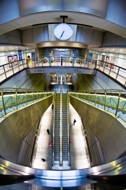 fütüristik metro istasyonu