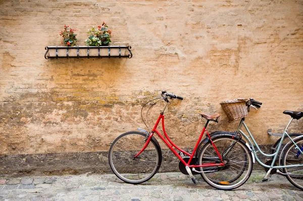 Bicicletas en la ciudad de Copenhague, Dinamarca — Foto de Stock