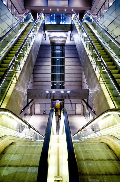 Tunnelbanestationen rulltrappor — Stockfoto