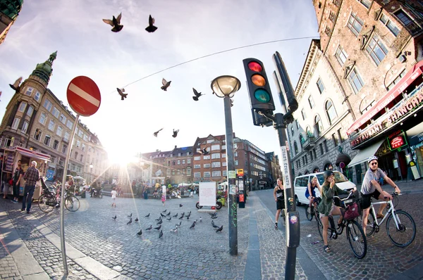 Fiets in de stad, bewegingsonscherpte — Stockfoto