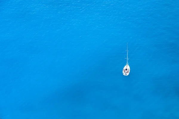 Yacht seen from above — Stock Photo, Image