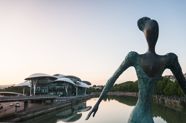 Тбилиси в современном центре Грузии
