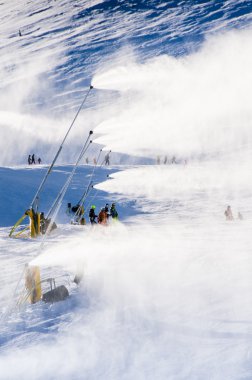 taze kar üfleme snowmakers