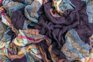 Renkli kumaş dokusunun eski eşarbı. Arkaplan olarak en iyi kullanım