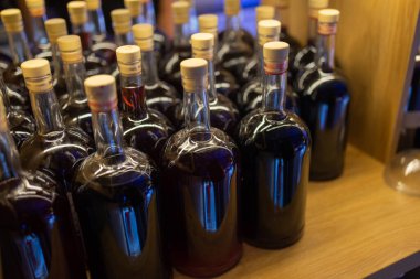 meyve ve limonata ahşap tepside ladin ile.