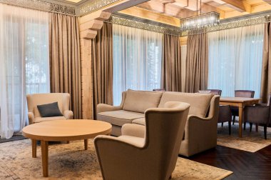 Otel odası kavramı yeniden doğaya döndü. Sıcak renkler..