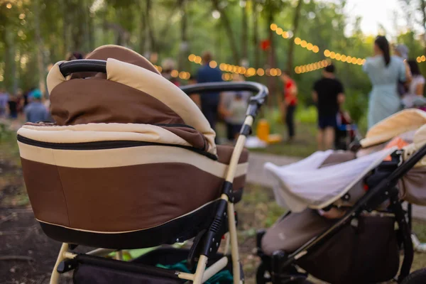 Empty baby stroller for boys in the park. — Stockfoto