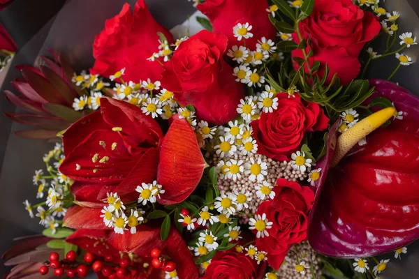 Close-up colorido buquê de primavera com muitas geléia de flores diferentes. — Fotografia de Stock