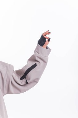 Güzel bir eldiven deliğinde kadın eli..