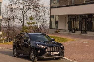Ufa, Rusya, 13 Ekim 2021 Yeni Toyota RAV 4 Hybrid. Modern SUV taşıma aracı.