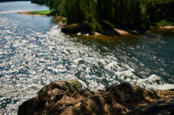 Río Kazyr. Los rápidos del río. Región de Krasnoyarsk del Sur. — Foto de Stock