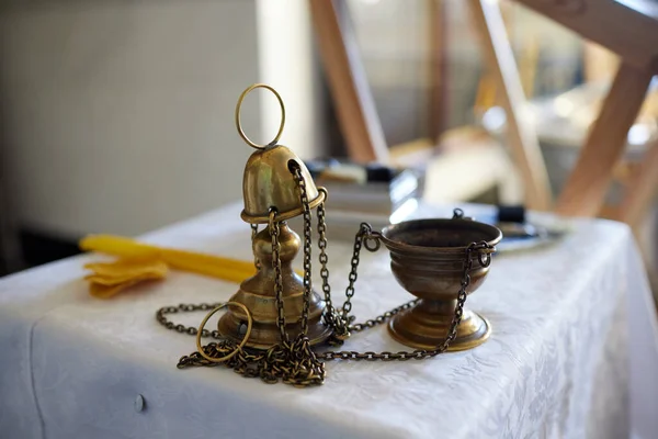 Babydoop. Ceremonie van een doop in de christelijke kerk. doopsel. — Stockfoto