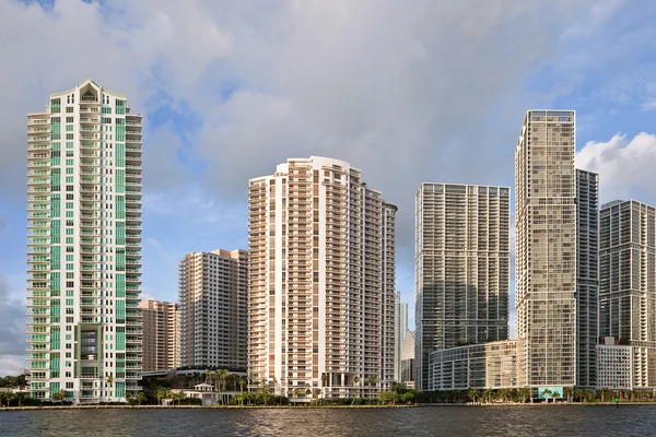 Miami florida panorama av downtown bostäder och kontorsbyggnader — Stockfoto