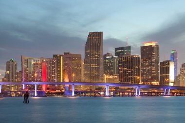 Miami florida günbatımı üzerinde şehir binaları