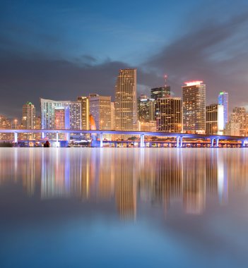Miami florida günbatımı üzerinde şehir binaları