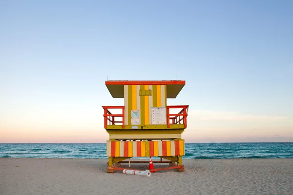 Miami Beach Florida summer scene with lifeguard house — Stock Photo, Image