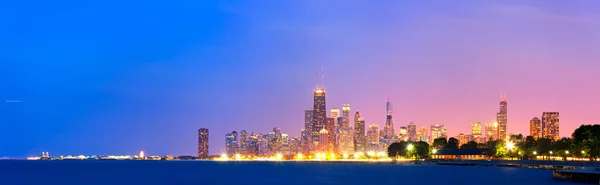 多彩夕阳全景天际线市中心的芝加哥美国 — 图库照片