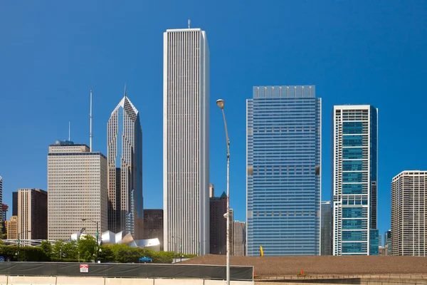 夏の日にシカゴ都市アメリカのダウンタウンの建物 — ストック写真