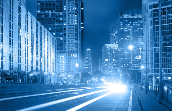 Абстрактная фоновая иллюстрация быстрого движения транспорта
