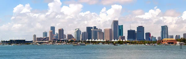 Miami Florida, EUA edifícios de negócios no centro da cidade — Fotografia de Stock