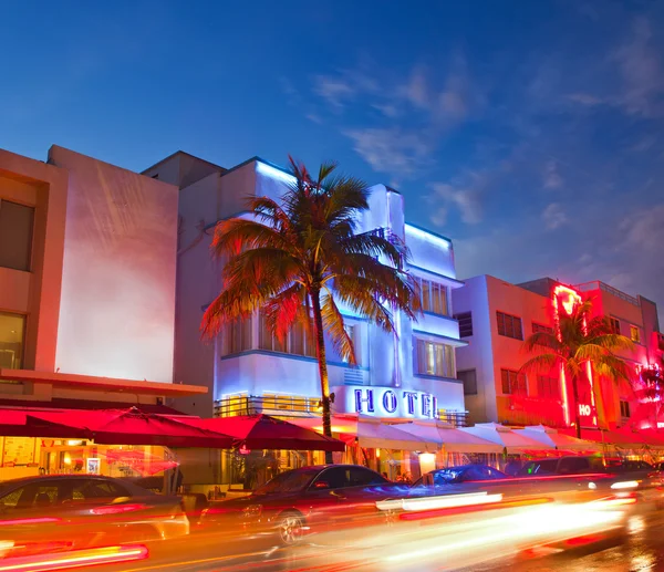 Miami beach florida hotels und restaurants bei sonnenuntergang — Stockfoto