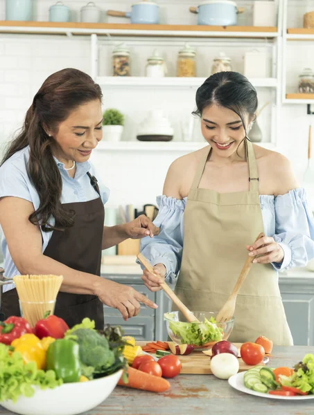 Happy Asian Family Mother Teaching Daughter Making Salad Kitchen Home — Photo