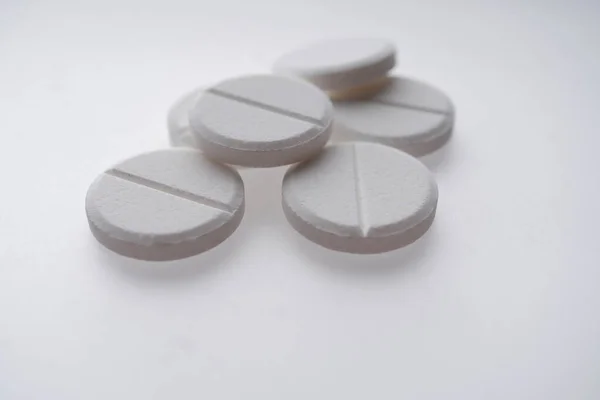 Primo Piano Pillole Bianche Sfondo Bianco Medicina Concetto Assistenza Sanitaria — Foto Stock
