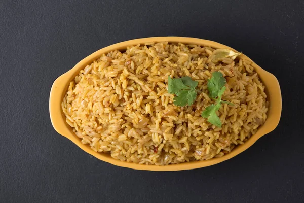 米やピラフ東洋料理や料理の伝統的な料理です — ストック写真