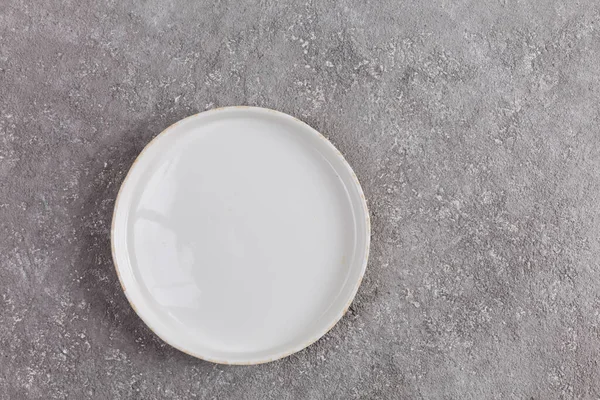 Empty White Plate Gray Concrete Background Closeup — Stock Photo, Image