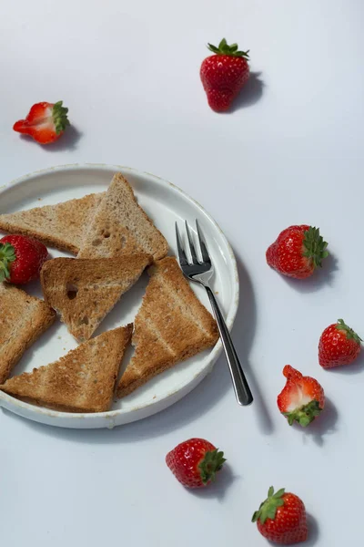 Zdrowe Jedzenie Śniadanie Truskawkowe Tosty Masłem Śmietankowym — Zdjęcie stockowe