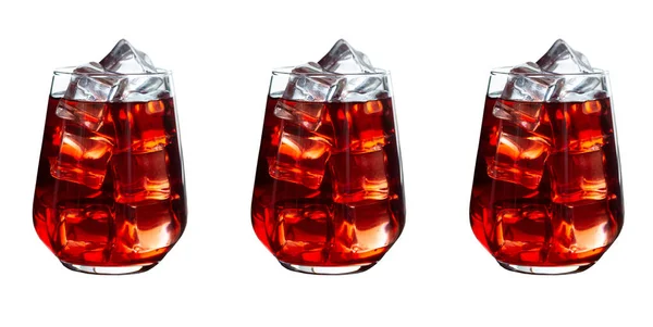 Cocktail Alcoolisé Rouge Avec Glace Gros Plan Isolé Sur Fond — Photo