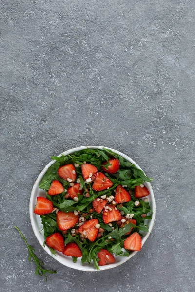 Diet Summer Strawberry Salad Arugula Table Copy Space Top View — Stock Photo, Image