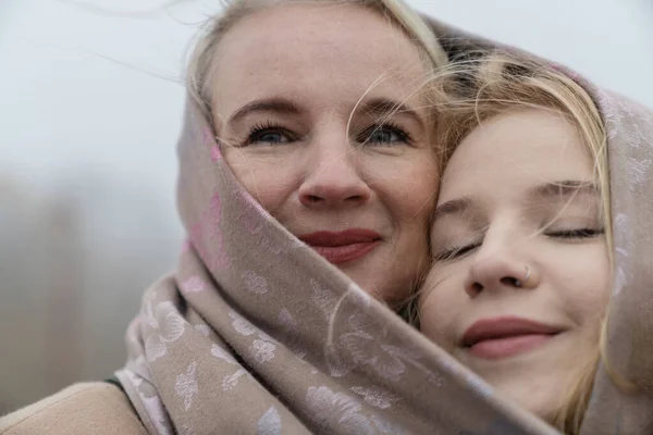 Happy Mother Adult Daughter Walk Autumn Park — Stock Photo, Image