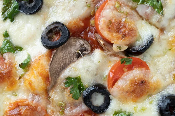 Macro Shot Pizza Italiana Con Mozzarella Tomates Cherry Champiñones Cebollas — Foto de Stock