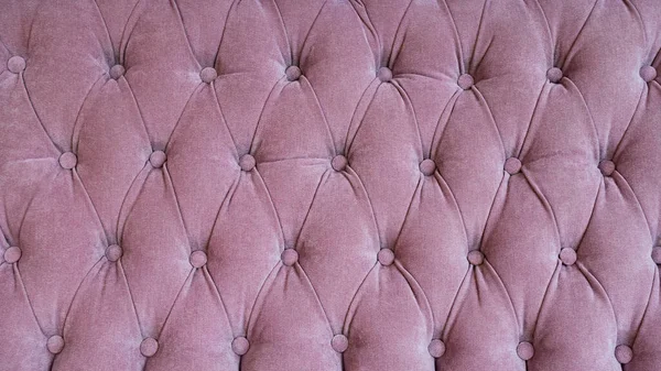 舒适的时髦粉红沙发靠拢 — 图库照片