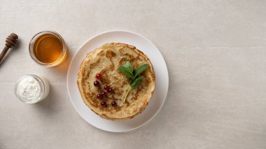 Masada büyük krepler, nefis ev yapımı krepler.