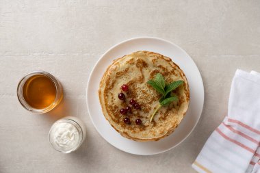 Masada büyük krepler, nefis ev yapımı krepler.
