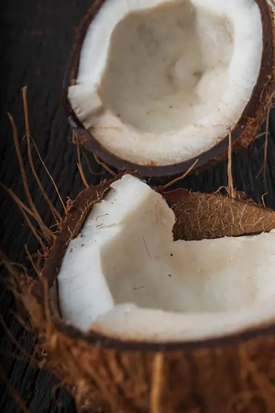 Coco Picado Sobre Fondo Madera Vista Superior Leche Coco Los — Foto de Stock