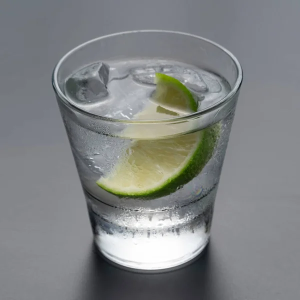Vodka Gin Lime Rocks Glass Grey Background — ストック写真