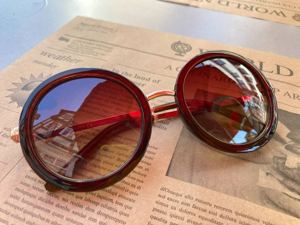 2022 Germany Melsungen Stylish Sunglasses Background Old Newspaper — Stock Photo, Image