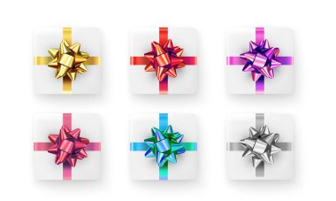 Gerçekçi hediye kutuları, beyaz arka planda izole edilmiş dekoratif hediyeler. Üst görünüm. 