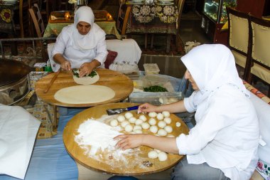 Kadınlar yemek