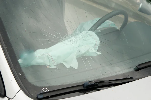 Sacs gonflables déployés conséquences d'un accident de voiture — Photo