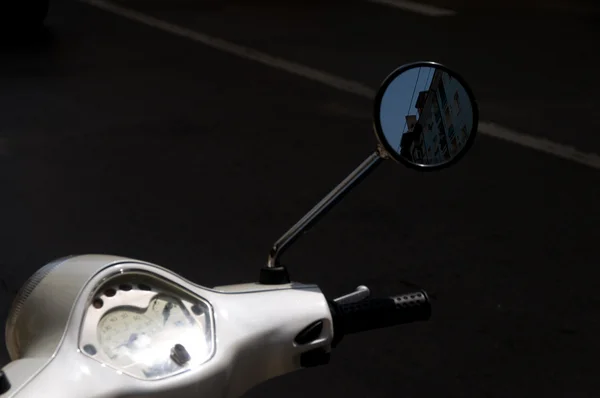 Scooter parked — Stock Photo, Image