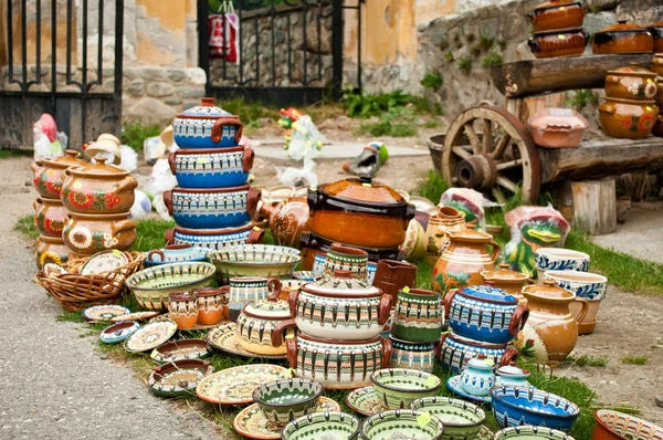 Traditionelle Keramiktöpfe zum Verkauf Stockbild