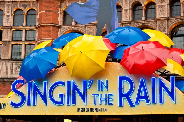 Muzikale Singin ' in de regen — Stockfoto