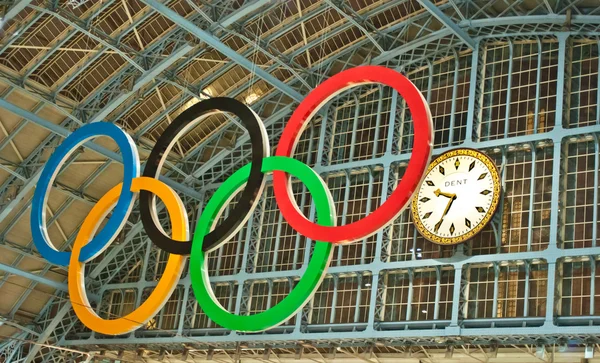 Olympiske ringe St Pancras - Stock-foto